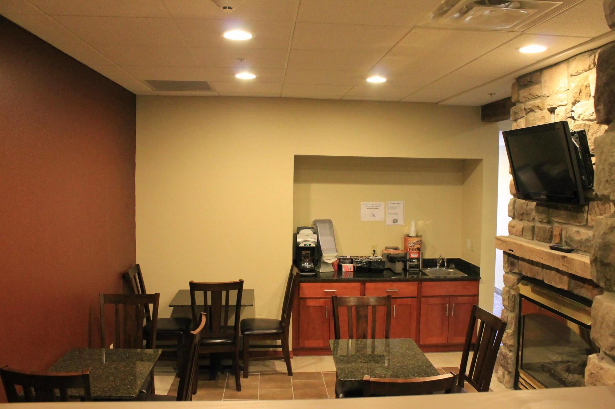 Crystal Springs Inn And Suites Towanda Exterior foto